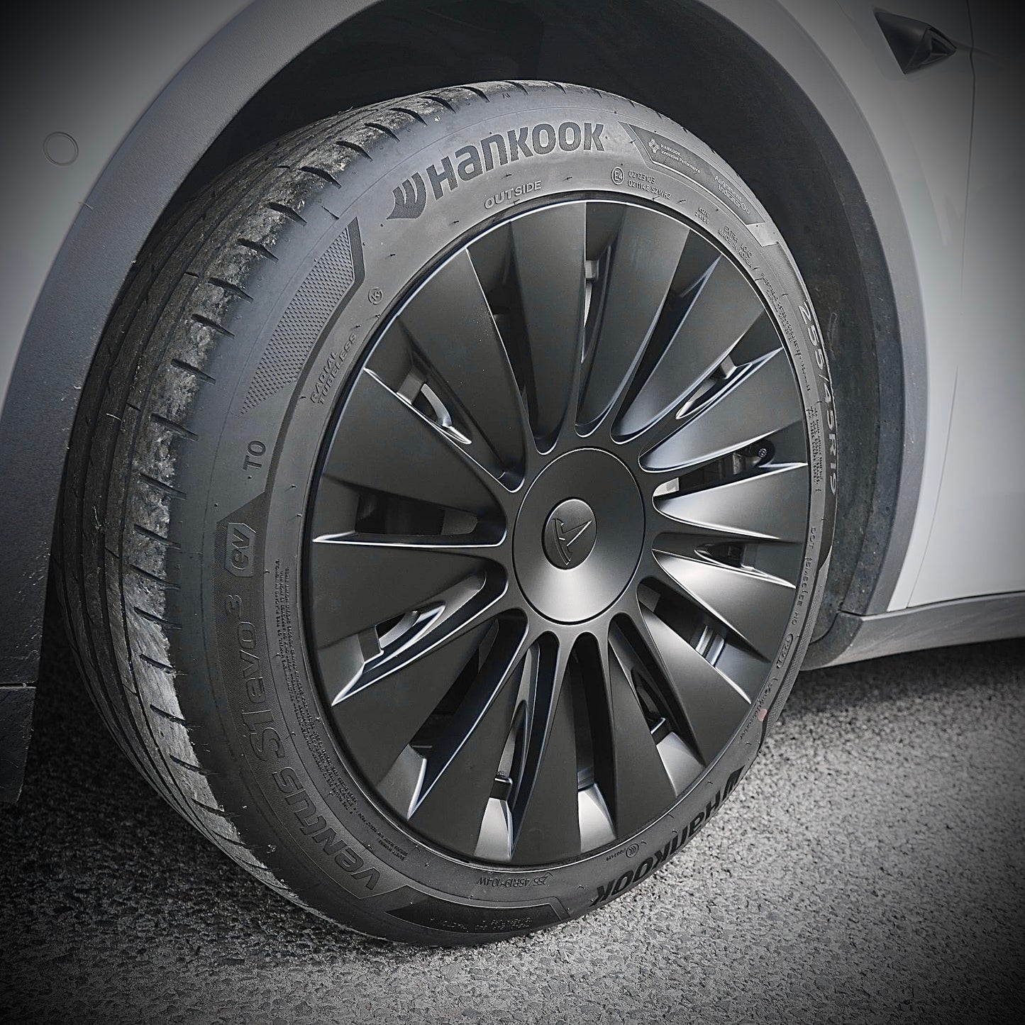 HUBHALO MAT | Tesla Model Y Gemini capsules